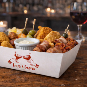Barquette blanche personnalisé avec tapas dans un restaurant