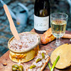 Couteau en bois pour servir un pâté durant un pique nique