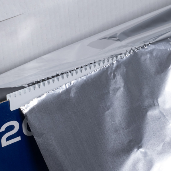 Papier aluminium en rouleau avec scie de découpe