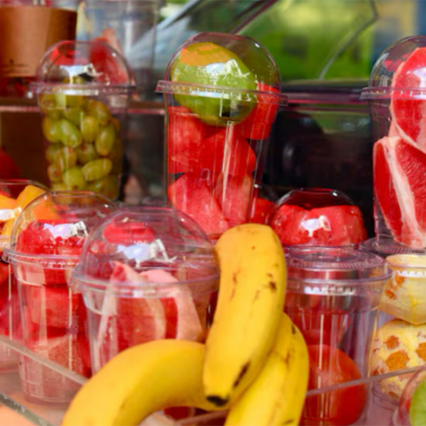 Gobelet en plastique pour vente de fruits coupés