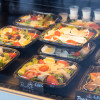 boîte à salade carrée noire couvercle PET 750 mL plateau-repas 5 compartiments