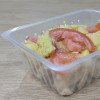 Barquettes en plastique pour produits alimentaires.