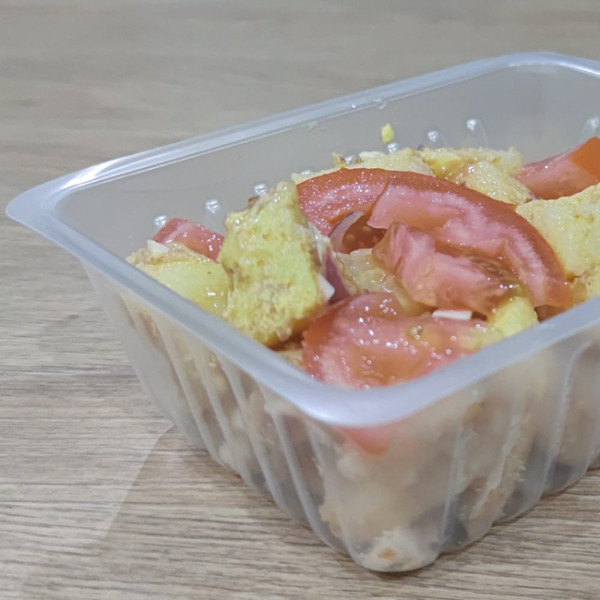 Barquettes en plastique pour produits alimentaires.