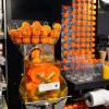 Jus d'orange frais pressé, avec bouteille en plastique