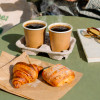 Gobelet triple paroi pour café à emporter et viennoiserie