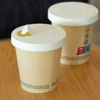 Couvercle en carton avec bec buveur pour gobelet Ø 7,3 cm