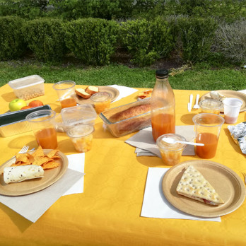 Nappe en papier damassé jaune en rouleau 1,18 x 25 m