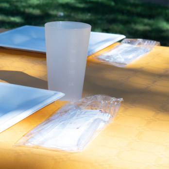Nappe en papier damassé mandarine en rouleau 1,18 x 25 m