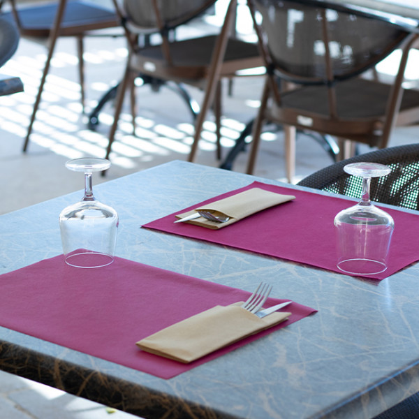 Set de table bordeaux 30x40 cm en spunbond