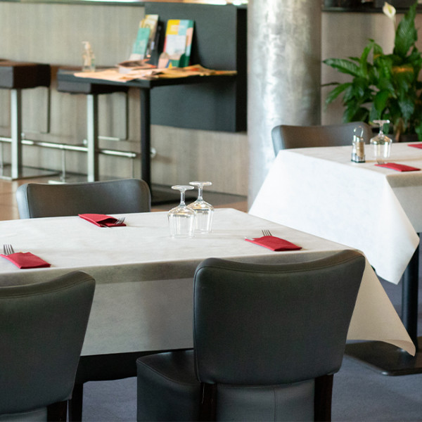 Fournisseur de nappe jetable blanche pas chère pour restaurant