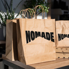 Personnalisation de sac en papier kraft avec poignées tordues pour les professionnels